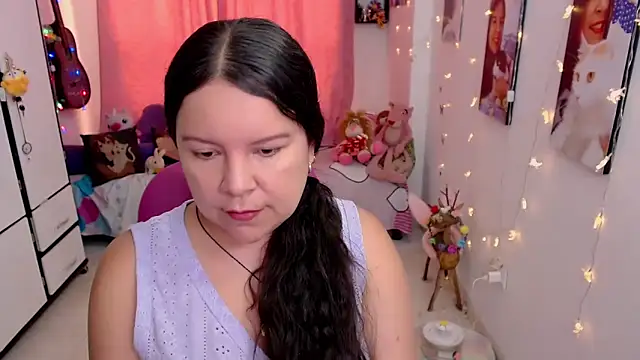 Snapshot of claryssa_ chatting on May 17, 9:00 pm claryssa online show from May 17, 9:00 pm
