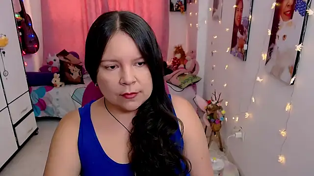 Snapshot of claryssa_ chatting on May 21, 9:44 pm claryssa online show from May 21, 9:44 pm