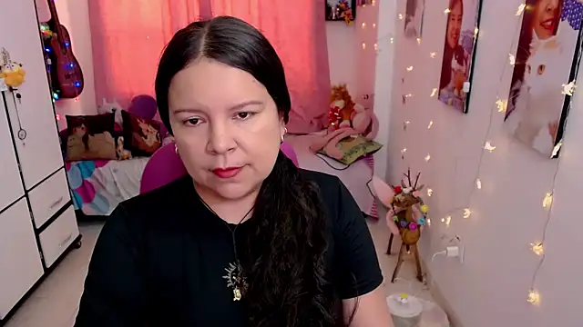 Snapshot of claryssa_ chatting on May 22, 8:14 pm claryssa online show from May 22, 8:14 pm