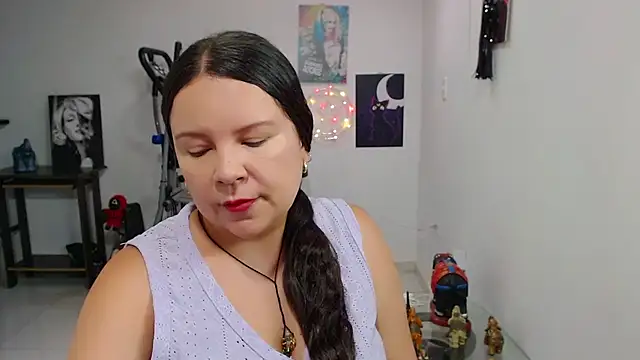 Snapshot of claryssa_ chatting on May 28, 7:00 pm claryssa online show from May 28, 7:00 pm
