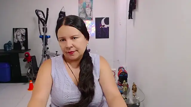 Snapshot of claryssa_ chatting on June 3, 8:25 pm claryssa online show from June 3, 8:25 pm