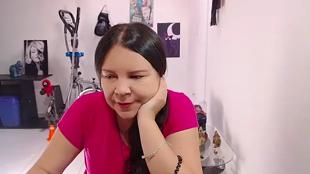 Snapshot of claryssa_ chatting on June 4, 6:58 pm claryssa online show from June 4, 6:58 pm