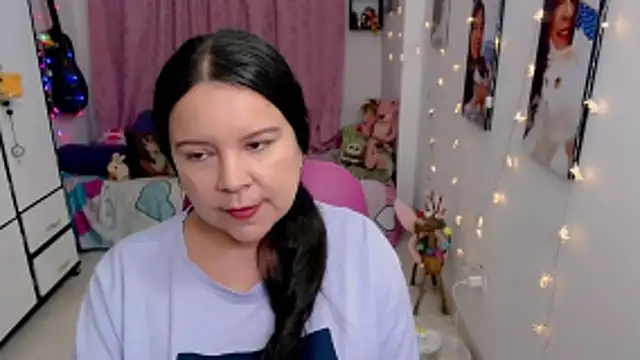 Snapshot of claryssa_ chatting on June 6, 7:57 am claryssa online show from June 6, 7:57 am