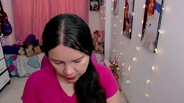 Snapshot of claryssa_ chatting on June 6, 8:02 pm claryssa online show from June 6, 8:02 pm