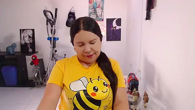 Snapshot of claryssa_ chatting on June 10, 6:18 pm claryssa online show from June 10, 6:18 pm