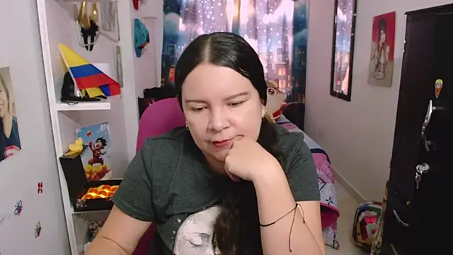 Snapshot of claryssa_ chatting on July 30, 1:32 pm claryssa online show from July 30, 1:32 pm
