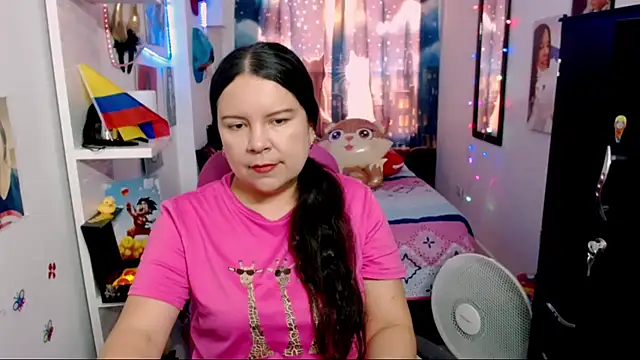 Snapshot of claryssa_ chatting on August 2, 8:29 pm claryssa online show from August 2, 8:29 pm