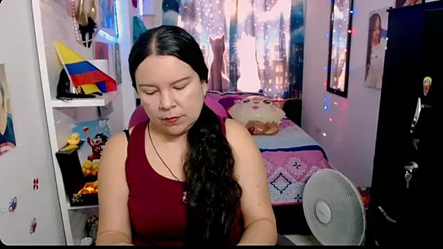 Snapshot of claryssa_ chatting on August 3, 1:49 pm claryssa online show from August 3, 1:49 pm