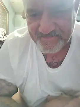 Snapshot of bigdoog8 chatting on June 4, 10:49 pm bigdoog8 online show from June 4, 10:49 pm