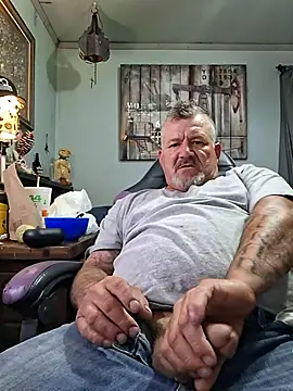 bigdoog8 online show from July 11, 3:42 am