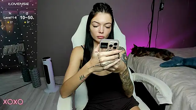 Snapshot of Mariella_Adamss chatting on October 10, 8:13 am Mariella Adamss online show from October 10, 8:13 am