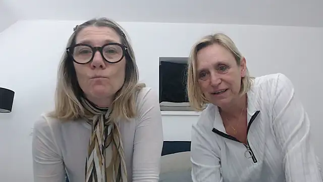 legalyblond online show from March 13, 12:01 pm