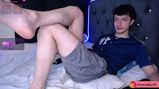 Snapshot of henry_diiaz chatting on March 22, 2:47 pm henry diiaz online show from March 22, 2:47 pm