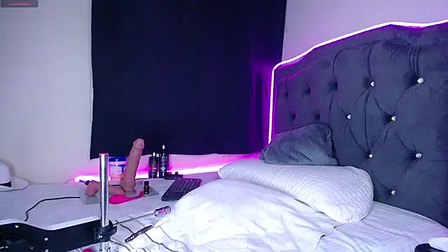 Snapshot of henry_diiaz chatting on October 28, 8:51 am henry diiaz online show from October 28, 8:51 am