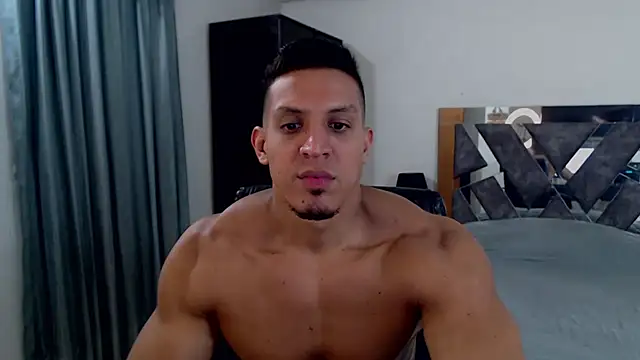 Snapshot of Frank_heaven01 chatting on June 11, 4:10 am Frank heaven01 online show from June 11, 4:10 am