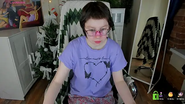 Melissa Wells online show from December 18, 8:37 pm