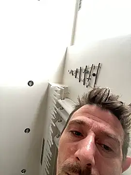 Snapshot of Maxthekid chatting on December 25, 8:40 am Maxthekid online show from December 25, 8:40 am