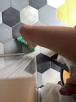 Snapshot of Maxthekid chatting on February 4, 9:17 am Maxthekid online show from February 4, 9:17 am