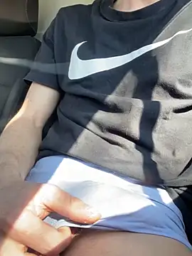 Snapshot of Maxthekid chatting on March 6, 10:41 am Maxthekid online show from March 6, 10:41 am