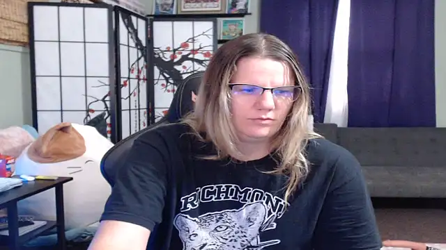 Sarahtineke online show from October 31, 4:30 pm