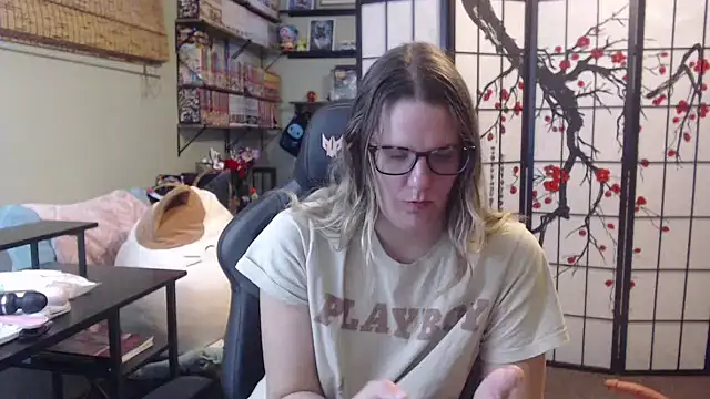 Snapshot of Sarahtineke chatting on March 19, 3:27 pm Sarahtineke online show from March 19, 3:27 pm