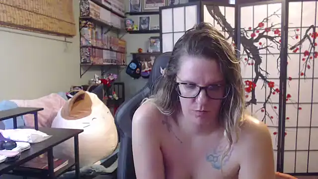 Snapshot of Sarahtineke chatting on March 20, 5:51 pm Sarahtineke online show from March 20, 5:51 pm