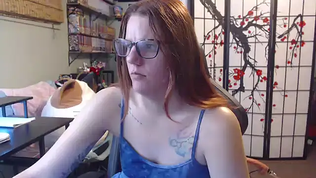Snapshot of Sarahtineke chatting on May 4, 3:30 pm Sarahtineke online show from May 4, 3:30 pm