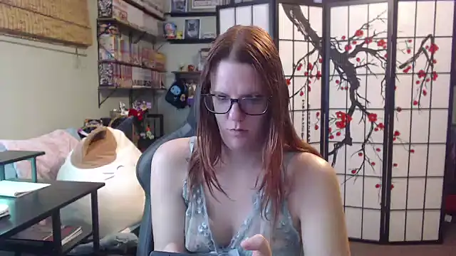 Snapshot of Sarahtineke chatting on May 5, 7:55 pm Sarahtineke online show from May 5, 7:55 pm