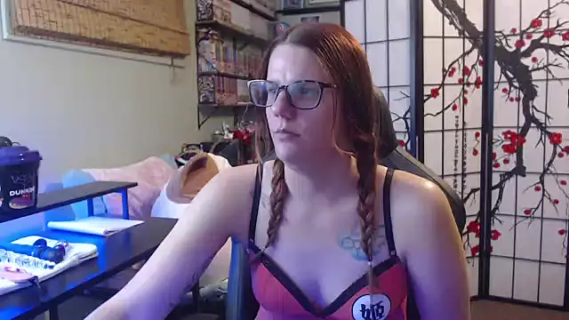 Snapshot of Sarahtineke chatting on May 13, 6:05 pm Sarahtineke online show from May 13, 6:05 pm