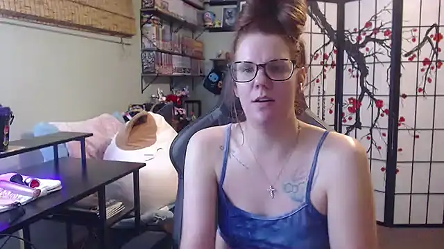 Snapshot of Sarahtineke chatting on June 11, 7:12 pm Sarahtineke online show from June 11, 7:12 pm