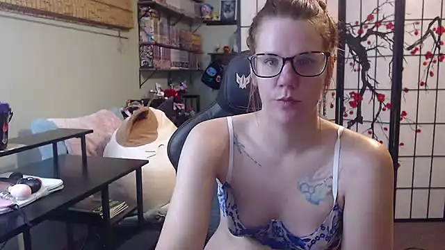 Snapshot of Sarahtineke chatting on August 6, 3:36 pm Sarahtineke online show from August 6, 3:36 pm