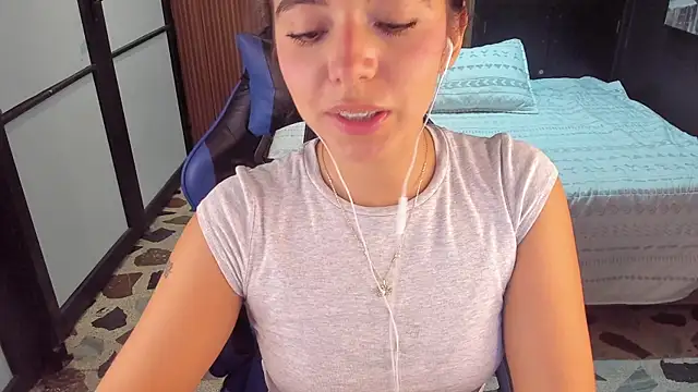 Snapshot of NicolRoss_ chatting on July 21, 11:29 pm NicolRoss online show from July 21, 11:29 pm