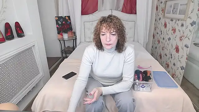 Snapshot of AmiHotGranny chatting on September 30, 6:29 am AmiHotGranny online show from September 30, 6:29 am