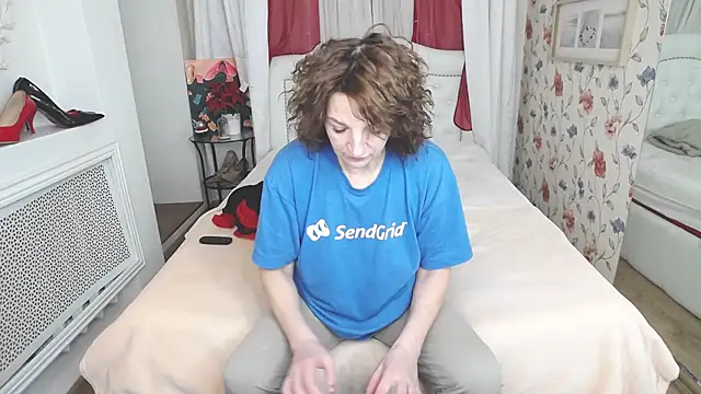 AmiHotGranny online show from February 5, 6:18 am