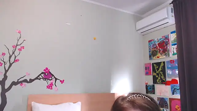 Snapshot of genialwomen chatting on December 23, 9:05 am genialwomen online show from December 23, 9:05 am