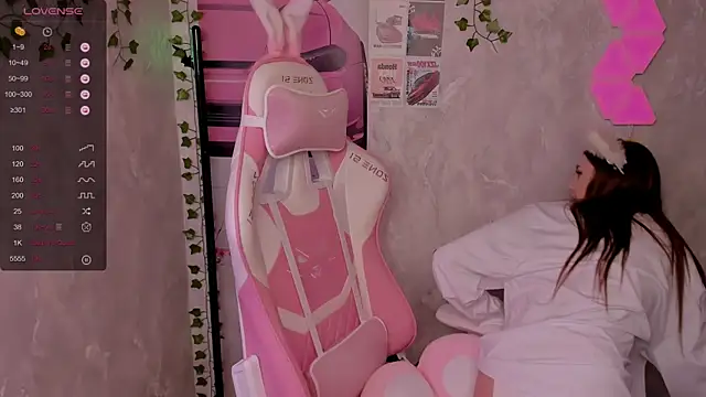 Polly  Hill online show from October 25, 9:39 am