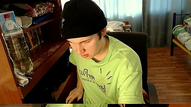 Snapshot of EvaMiron chatting on February 8, 7:48 am EvaMiron online show from February 8, 7:48 am