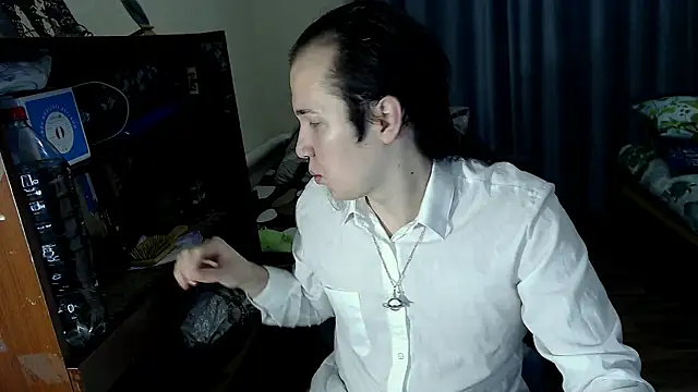 Snapshot of EvaMiron chatting on February 20, 1:25 am EvaMiron online show from February 20, 1:25 am