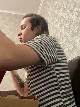 Snapshot of EvaMiron chatting on March 11, 5:05 am EvaMiron online show from March 11, 5:05 am