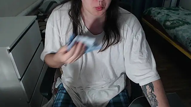 Snapshot of EvaMiron chatting on September 9, 6:57 am EvaMiron online show from September 9, 6:57 am