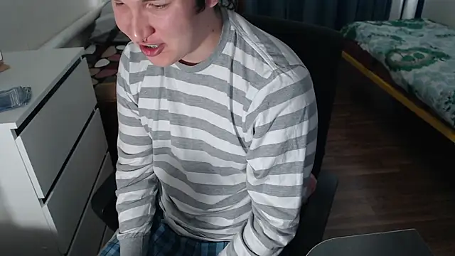 Snapshot of EvaMiron chatting on September 13, 11:32 am EvaMiron online show from September 13, 11:32 am