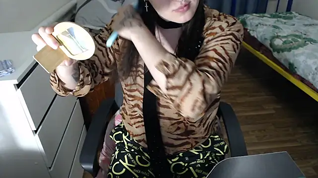 Snapshot of EvaMiron chatting on September 15, 2:28 pm EvaMiron online show from September 15, 2:28 pm