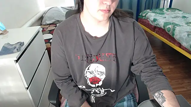 Snapshot of EvaMiron chatting on October 6, 9:51 am EvaMiron online show from October 6, 9:51 am