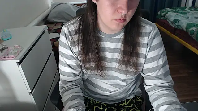 Snapshot of EvaMiron chatting on October 10, 10:25 am EvaMiron online show from October 10, 10:25 am