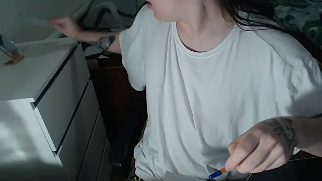 Snapshot of EvaMiron chatting on October 19, 10:16 am EvaMiron online show from October 19, 10:16 am