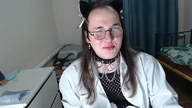 Snapshot of EvaMiron chatting on October 21, 2:18 pm EvaMiron online show from October 21, 2:18 pm