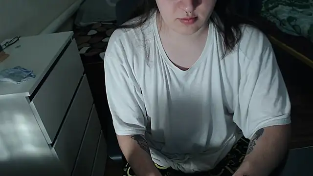 Snapshot of EvaMiron chatting on October 27, 2:54 pm EvaMiron online show from October 27, 2:54 pm