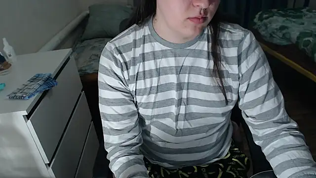 Snapshot of EvaMiron chatting on November 8, 11:58 pm EvaMiron online show from November 8, 11:58 pm