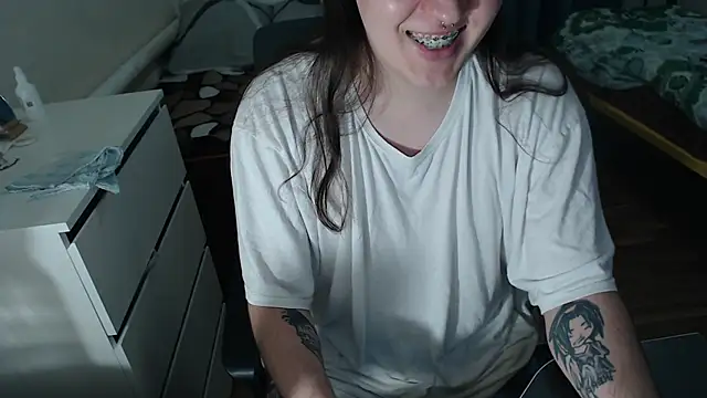 Snapshot of EvaMiron chatting on November 10, 7:51 am EvaMiron online show from November 10, 7:51 am