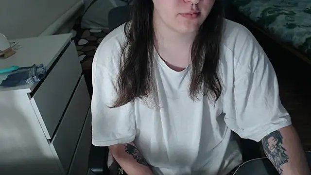 Snapshot of EvaMiron chatting on November 15, 8:33 am EvaMiron online show from November 15, 8:33 am